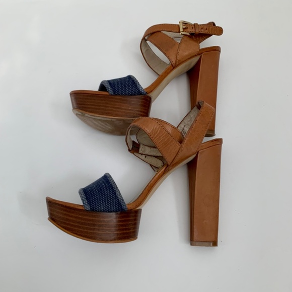 Michael Kors Summer Heels *Buckle Missing - Picture 2 of 16
